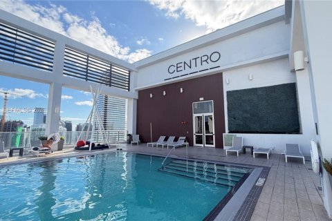 Condo in Miami, Florida, 1 bedroom  № 2032360 - photo 11