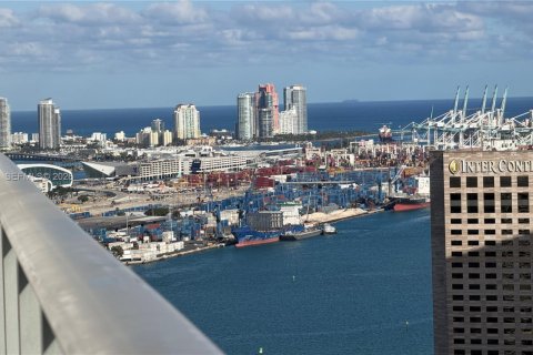 Condo in Miami, Florida, 1 bedroom  № 2032360 - photo 6