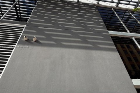 Condo in Miami, Florida, 1 bedroom  № 2032360 - photo 12