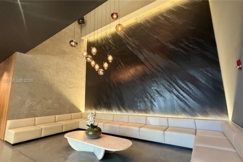 Condo in Miami, Florida, 1 bedroom  № 2032360 - photo 13