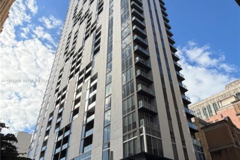 Condo in Miami, Florida, 1 bedroom  № 2032360 - photo 18