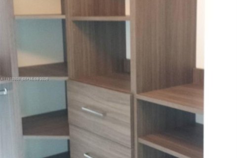 Condo in Miami, Florida, 1 bedroom  № 2032360 - photo 3