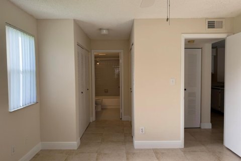 Condo in Hollywood, Florida, 2 bedrooms  № 2381651 - photo 18