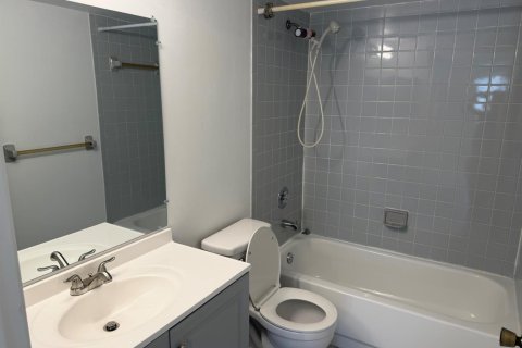 Condo in Hollywood, Florida, 2 bedrooms  № 2381651 - photo 20