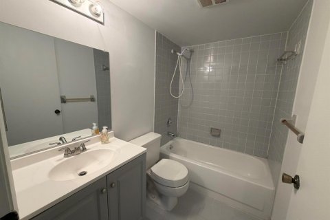 Condo in Hollywood, Florida, 2 bedrooms  № 2381651 - photo 8