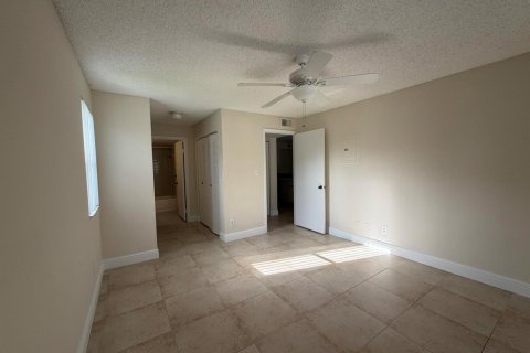Condo in Hollywood, Florida, 2 bedrooms  № 2381651 - photo 17