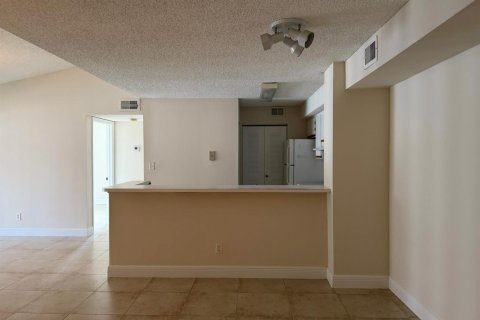 Condo in Hollywood, Florida, 2 bedrooms  № 2381651 - photo 3