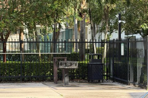 Condo in Hollywood, Florida, 2 bedrooms  № 2381651 - photo 25