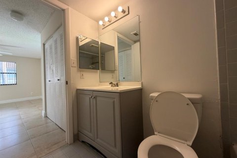 Condo in Hollywood, Florida, 2 bedrooms  № 2381651 - photo 21