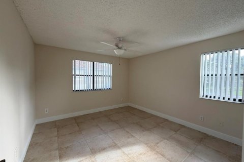 Condo in Hollywood, Florida, 2 bedrooms  № 2381651 - photo 16
