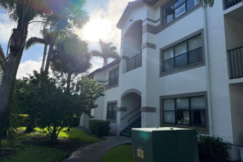 Condo in Hollywood, Florida, 2 bedrooms  № 2381651 - photo 2