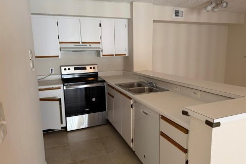 Condo in Hollywood, Florida, 2 bedrooms  № 2381651 - photo 11