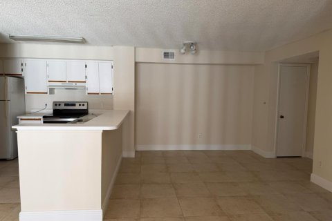 Condo in Hollywood, Florida, 2 bedrooms  № 2381651 - photo 14