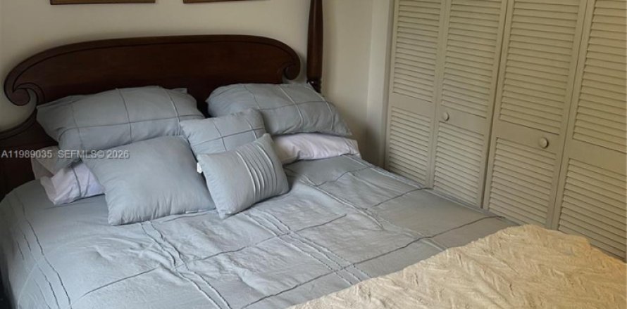 Condominio en Miami, Florida, 1 dormitorio  № 2057733