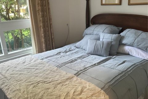 Condominio en alquiler en Miami, Florida, 1 dormitorio, 60.39 m2 № 2057733 - foto 2