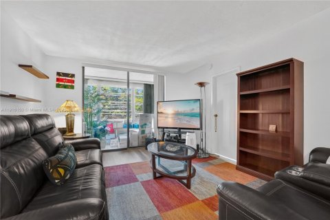 Купить кондоминиум в Лодердейл-Лейкс, Флорида 2 спальни, 80.36м2, № 1974440 - фото 1