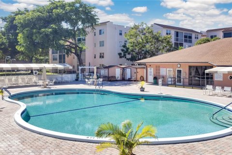 Купить кондоминиум в Лодердейл-Лейкс, Флорида 2 спальни, 80.36м2, № 1974440 - фото 11