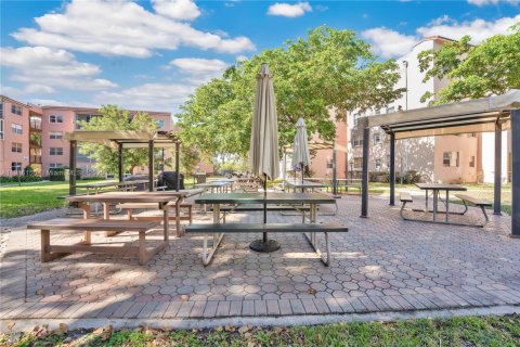 Купить кондоминиум в Лодердейл-Лейкс, Флорида 2 спальни, 80.36м2, № 1974440 - фото 15