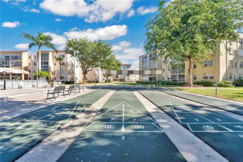 Купить кондоминиум в Лодердейл-Лейкс, Флорида 2 спальни, 80.36м2, № 1974440 - фото 14