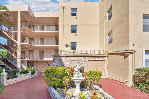 Купить кондоминиум в Лодердейл-Лейкс, Флорида 2 спальни, 80.36м2, № 1974440 - фото 17