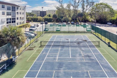 Купить кондоминиум в Лодердейл-Лейкс, Флорида 2 спальни, 80.36м2, № 1974440 - фото 13