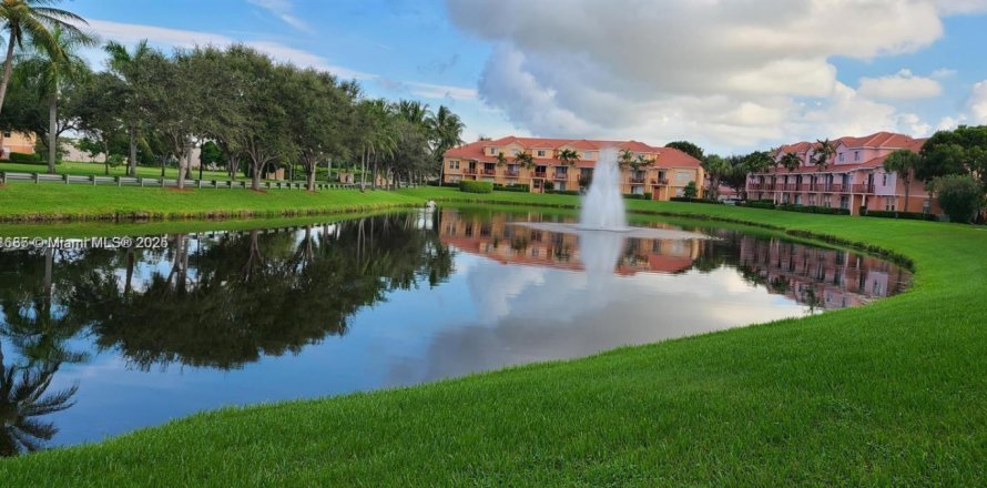 Кондоминиум с 1 спальней в Делрей-Бич, Флорида № 1967574