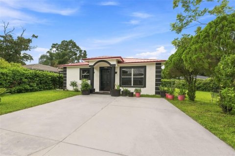 House in Plant City, Florida 3 bedrooms, 111.48 sq.m. № 2322332