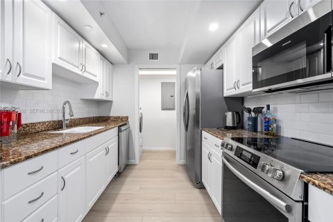 Снять в аренду кондоминиум в Майами-Бич, Флорида 1 спальня, 75.07м2, № 2017731 - фото 7