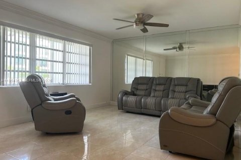Copropriété à louer à North Miami Beach, Floride: 1 chambre, 63.55 m2 № 2153327 - photo 12