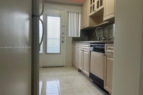 Copropriété à louer à North Miami Beach, Floride: 1 chambre, 63.55 m2 № 2153327 - photo 16