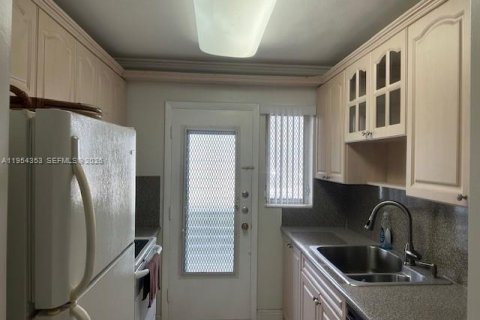 Copropriété à louer à North Miami Beach, Floride: 1 chambre, 63.55 m2 № 2153327 - photo 17