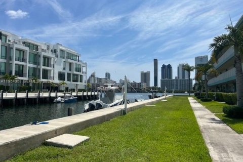 Copropriété à louer à North Miami Beach, Floride: 1 chambre, 63.55 m2 № 2153327 - photo 4