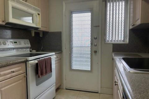 Copropriété à louer à North Miami Beach, Floride: 1 chambre, 63.55 m2 № 2153327 - photo 18