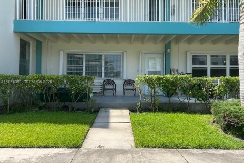 Copropriété à louer à North Miami Beach, Floride: 1 chambre, 63.55 m2 № 2153327 - photo 2