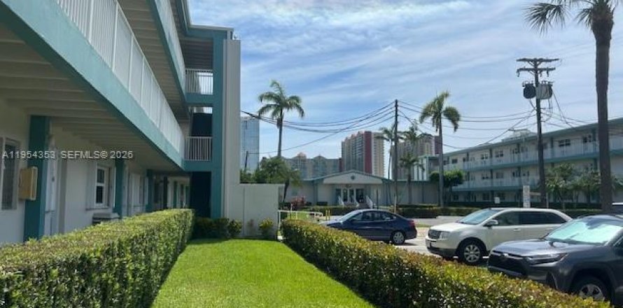 Condo à North Miami Beach, Floride, 1 chambre  № 2153327