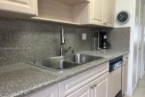 Copropriété à louer à North Miami Beach, Floride: 1 chambre, 63.55 m2 № 2153327 - photo 20