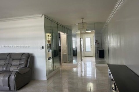 Copropriété à louer à North Miami Beach, Floride: 1 chambre, 63.55 m2 № 2153327 - photo 10