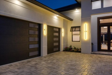House in Vero Beach, Florida 4 bedrooms, 334.17 sq.m. № 2301412 - photo 4