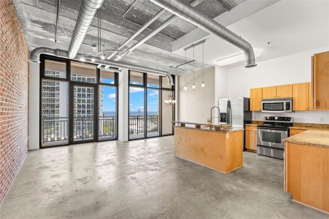 Condo in Saint Petersburg, Florida, 1 bedroom  № 1650942 - photo 3