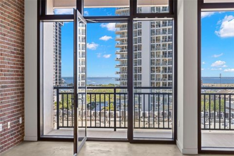 Condo in Saint Petersburg, Florida, 1 bedroom  № 1650942 - photo 4