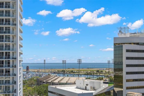 Condo in Saint Petersburg, Florida, 1 bedroom  № 1650942 - photo 6