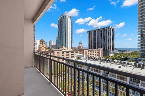 Condo in Saint Petersburg, Florida, 1 bedroom  № 1650942 - photo 9