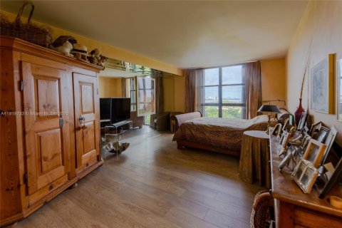 Condo in Miami, Florida, 2 bedrooms  № 1974926 - photo 14