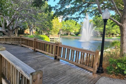 Condo in Miami, Florida, 2 bedrooms  № 1974926 - photo 22