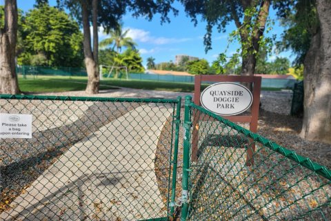 Condo in Miami, Florida, 2 bedrooms  № 1974926 - photo 20