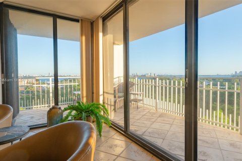 Condo in Miami, Florida, 2 bedrooms  № 1974926 - photo 5