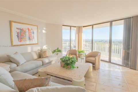 Condo in Miami, Florida, 2 bedrooms  № 1974926 - photo 2