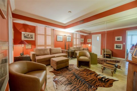 Condo in Miami, Florida, 2 bedrooms  № 1974926 - photo 12