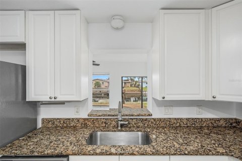 House in Merrit Island, Florida 3 bedrooms, 170.29 sq.m. № 2266351 - photo 8
