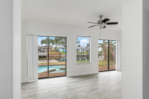 House in Merrit Island, Florida 3 bedrooms, 170.29 sq.m. № 2266351 - photo 17